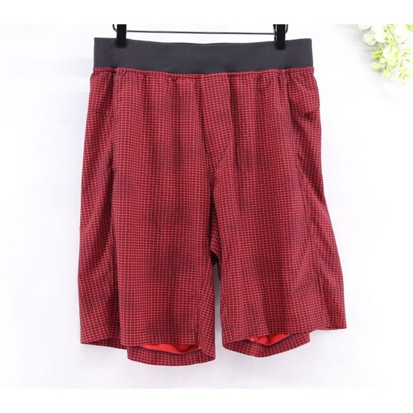 Lululemon Women's Core Shorts Unlined 11" Inseam Red/Black Squares Sz L - Picture 1 of 8